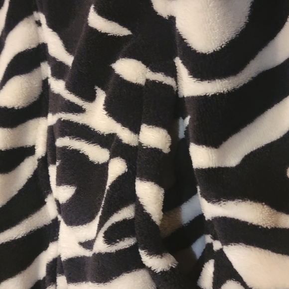 Effeci SzXl Zebra print cozy jacket. Super cute!! - Picture 5 of 6